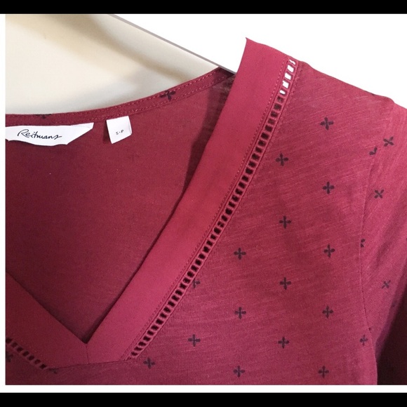 REITMANS Dainty Cross Print With 3/4 Crop Sleeve Top/Tee Maroon Red Size Small - Picture 7 of 9